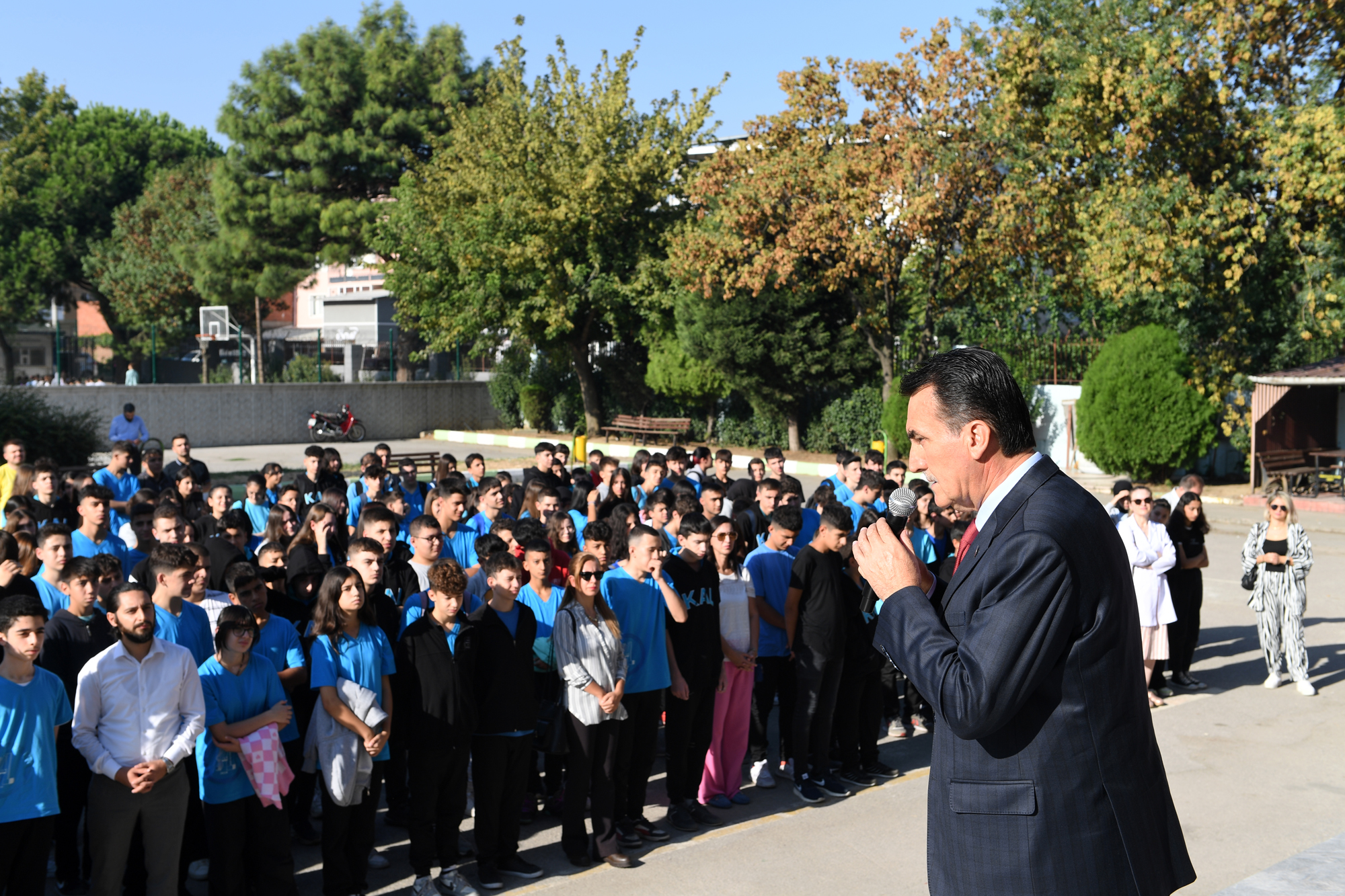 Başkan Dündar’dan ilçedeki okullara ziyaret