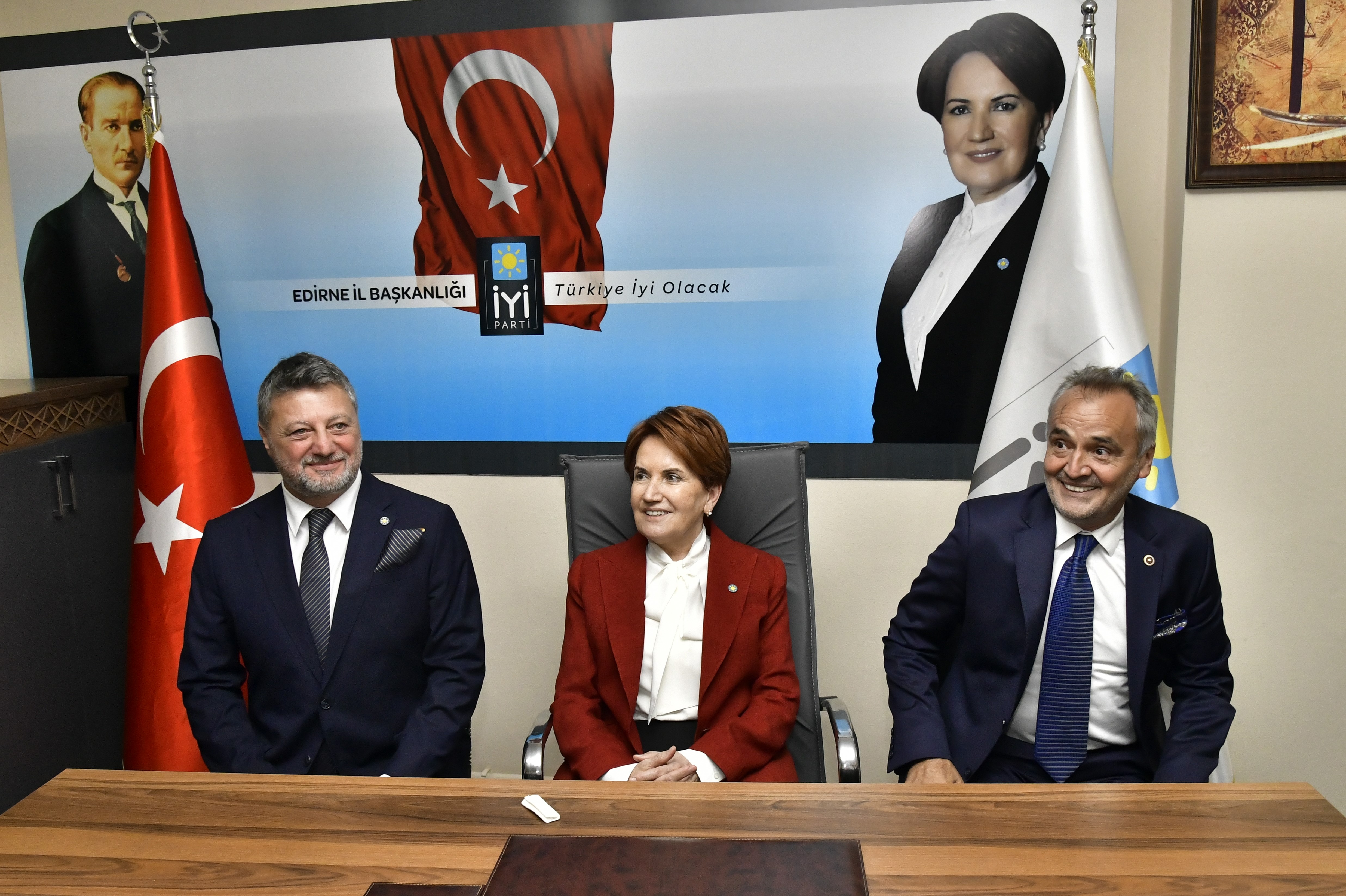 Akşener, Edirne İl Başkanlığını ziyaret etti