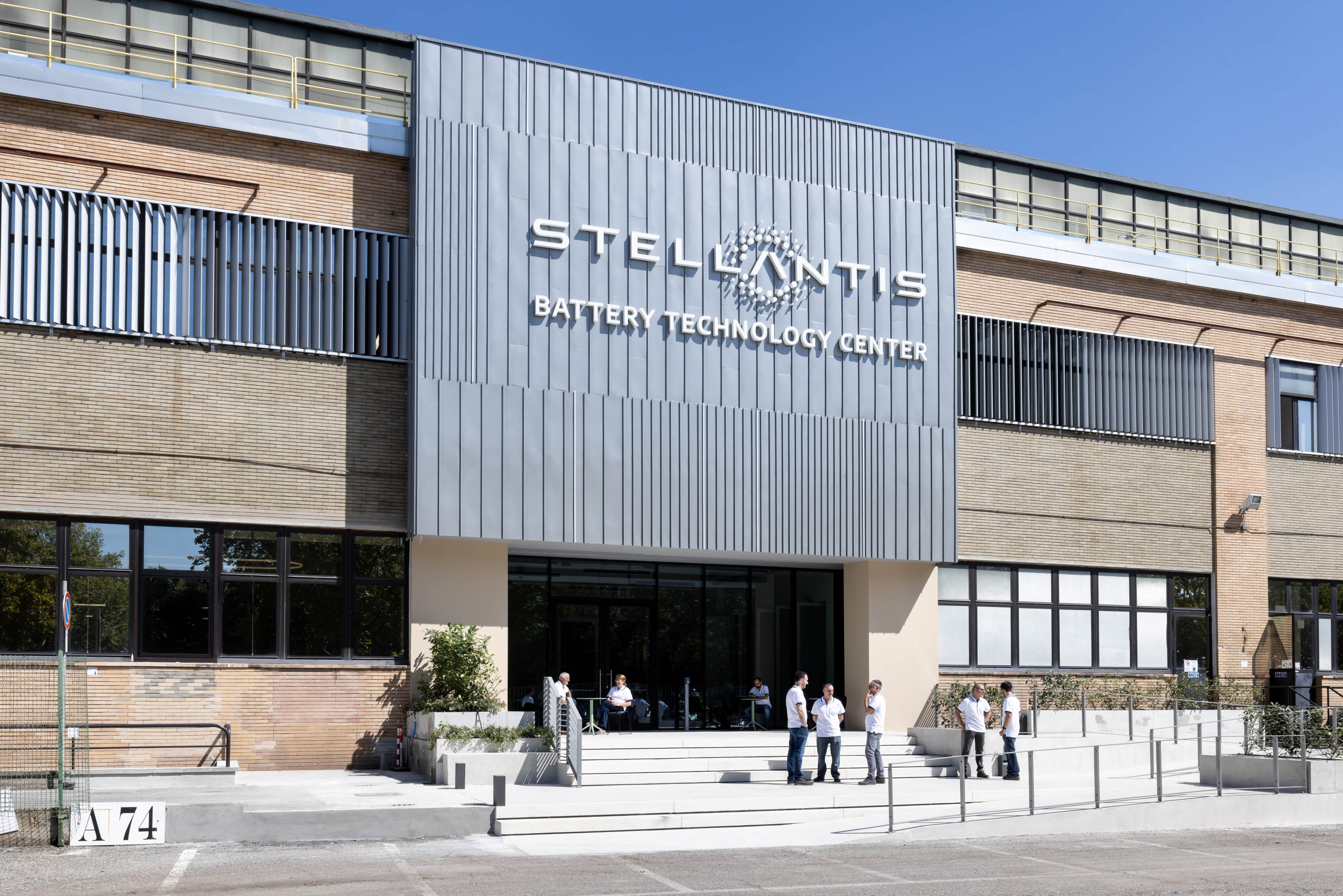 Stellantis, İtalya’daki ilk Batarya Teknoloji Merkezi’ni açtı