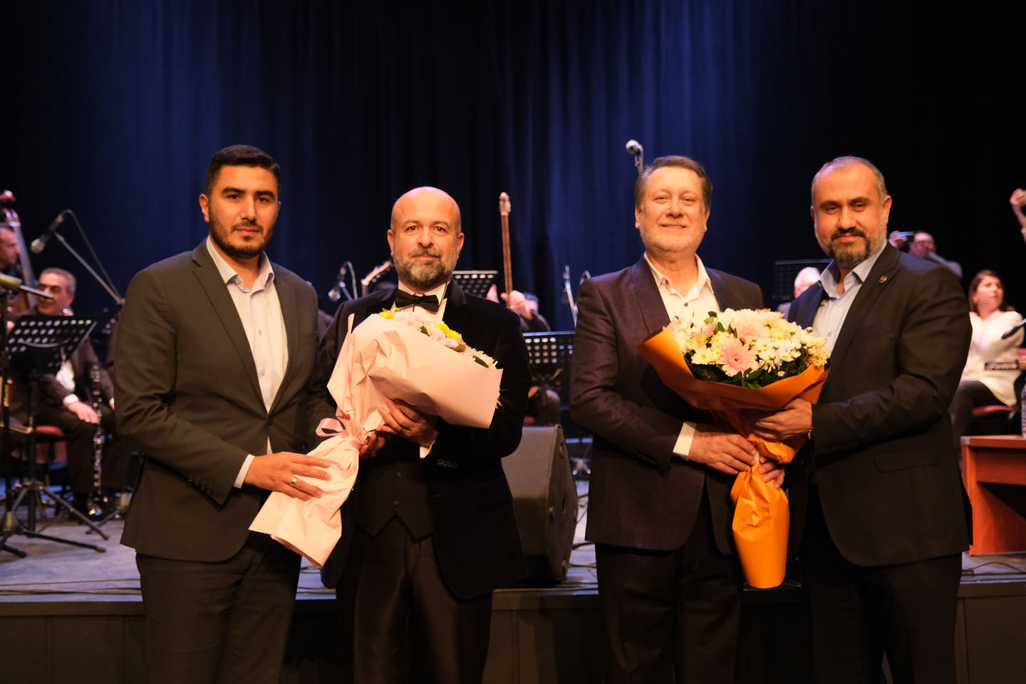 “Sezona Merhaba” konserinde Ahmet Özhan sahne aldı