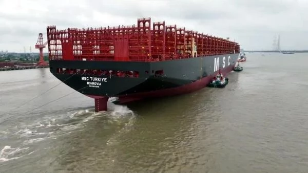 Dünyanın en büyük konteyner gemisine ‘Türkiye’ adı verildi