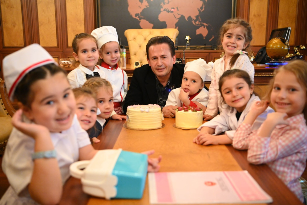 Geleceğin mesleklerini canlandıran kız çocukları, Başkan Yazıcı’yı ziyaret etti