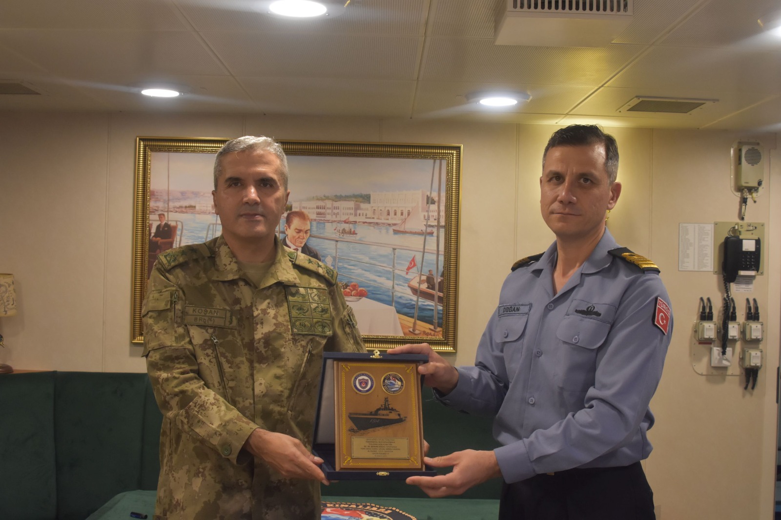 TCG Kınalıada gemisi, Libya Görev Grubu Komutanı Koşan tarafından ziyaret edildi