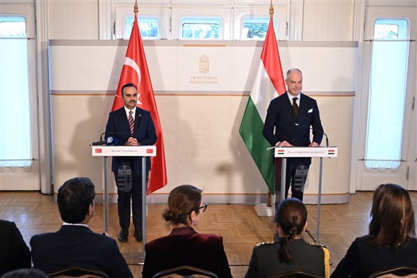 Bakan Kacır: “Macaristan ile stratejik iş birliğimizi kuvvetlendirme iradesindeyiz”