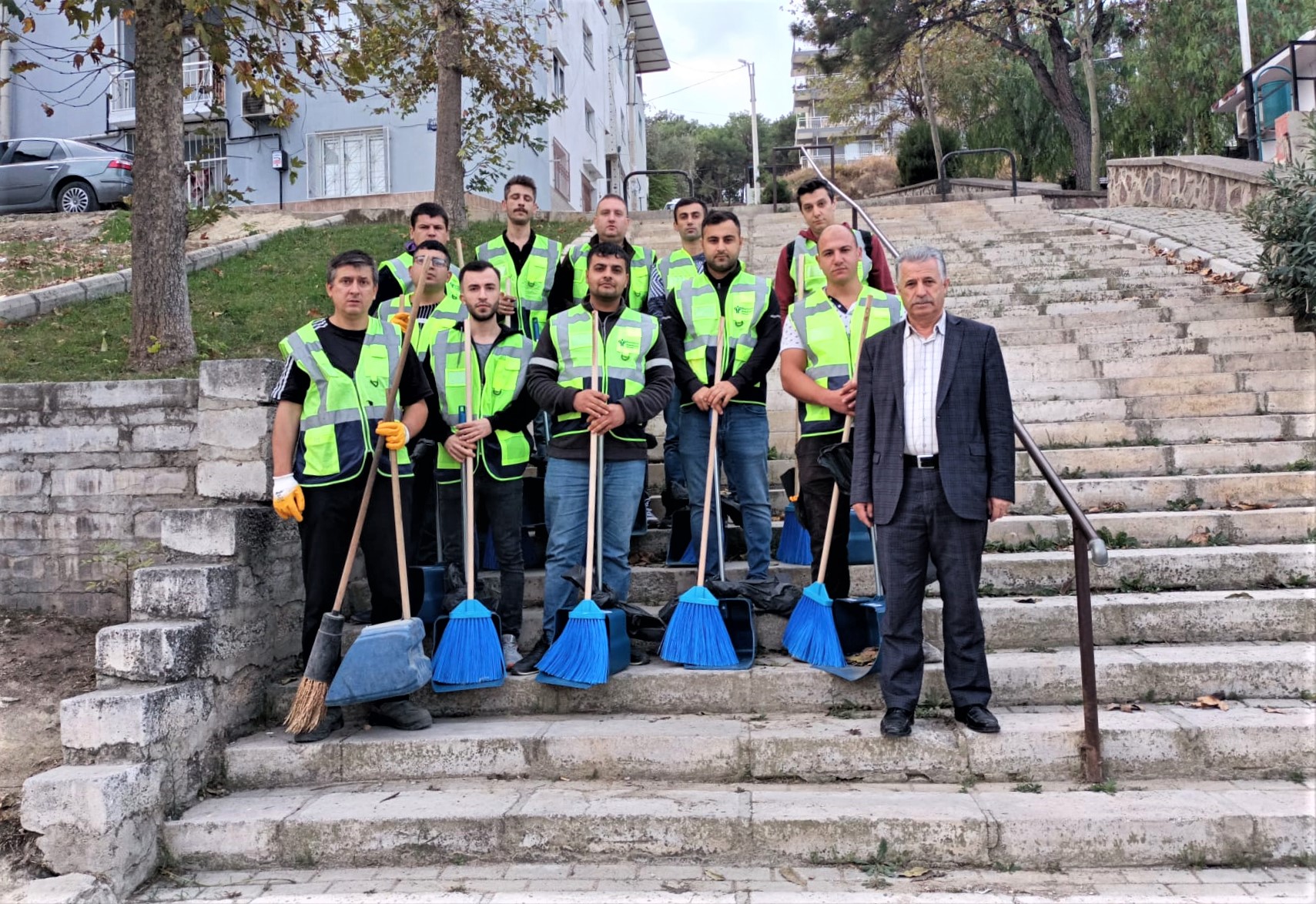 Bornova’da detaylı temizlik için yeni “Süpürgeci ekibi” kuruldu