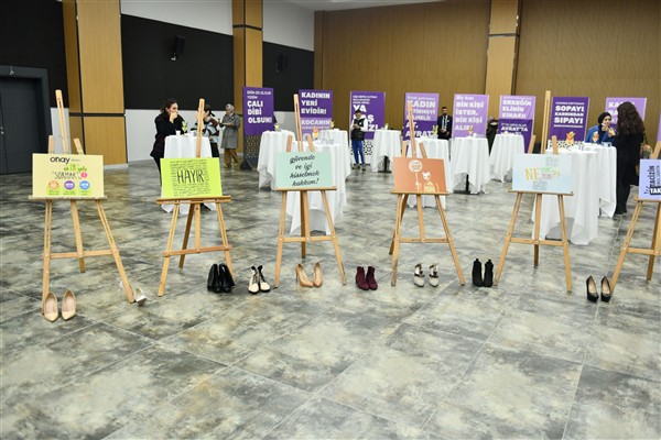Esenyurt’ta kadına yönelik şiddete karşı seminer düzenlendi