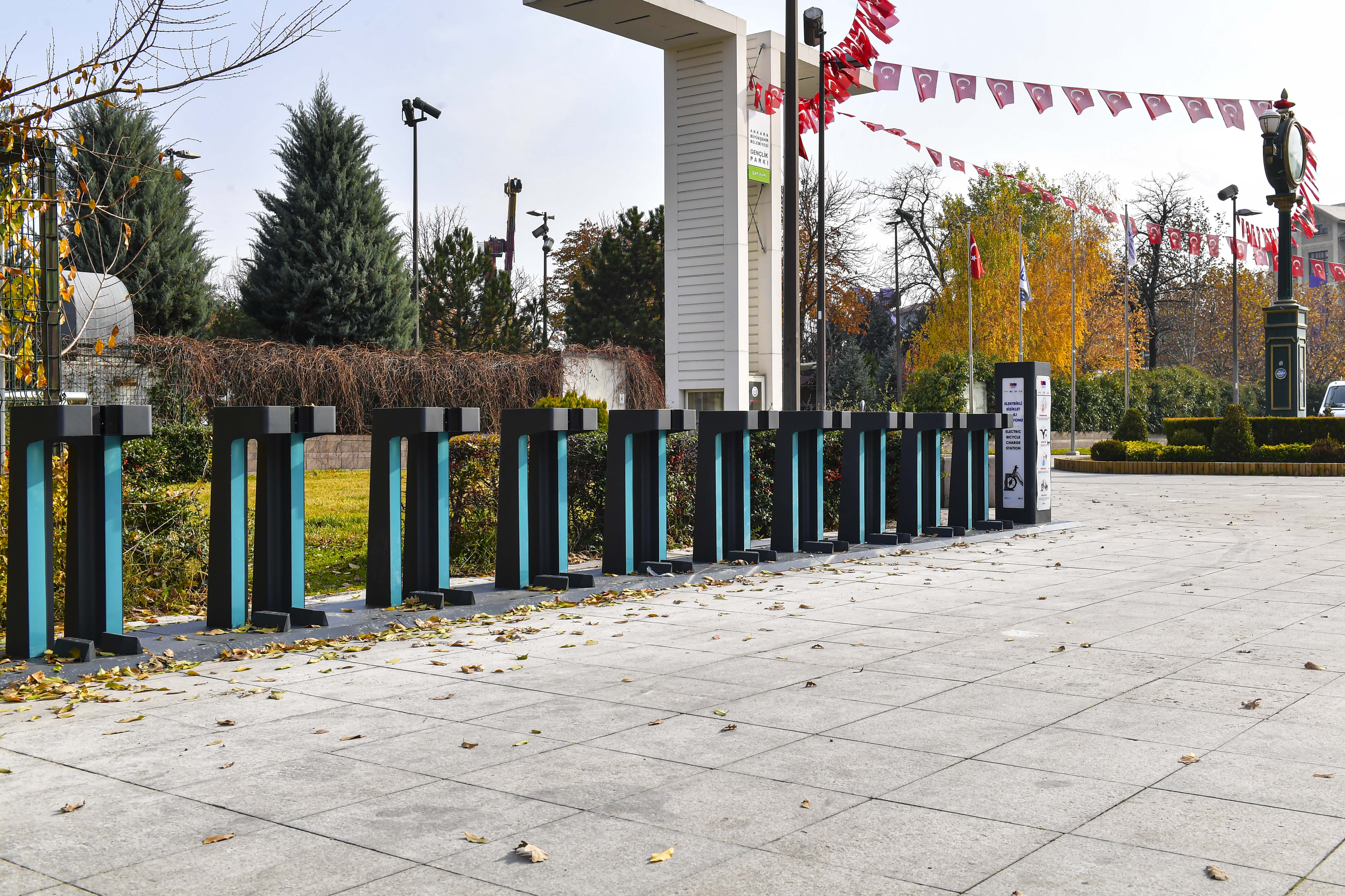 Ankara’da elektrikli bisiklet için şarj ünitesi kurulum çalışmaları devam ediyor