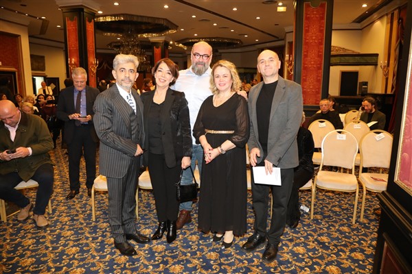İsmet Küntay Tiyatro Ödülleri’nden Şehir Tiyatroları’na Cumhuriyetin 100. Yılı Özel Ödülü