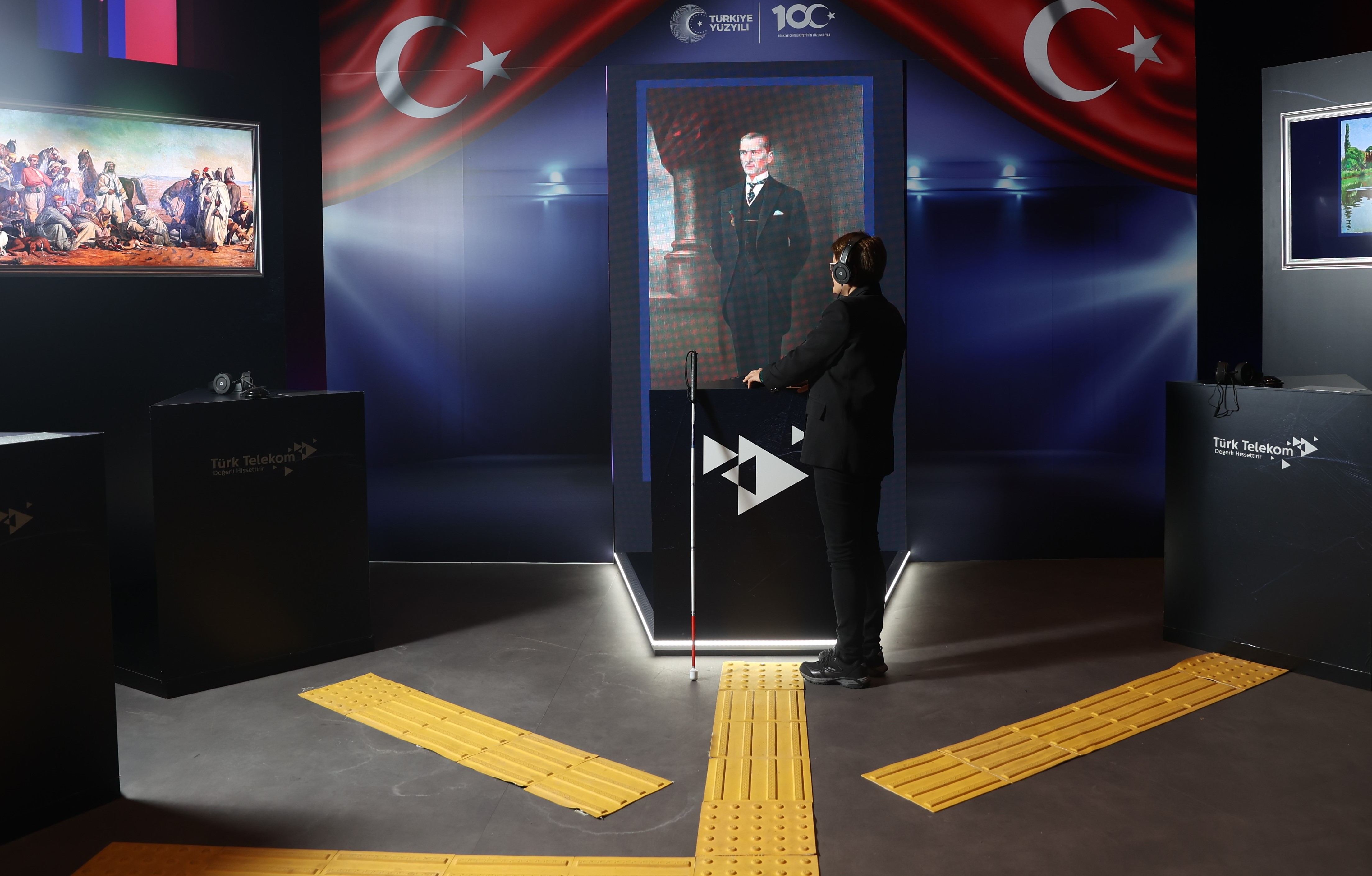 Türk Telekom’un AKM’deki “Tablolar Konuşuyor Dijital Sergisi” tabloların sesi oldu