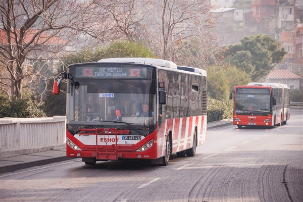 İzmir’de otobüslerin dijital bilgilendirme ekranlarına Atatürk’ün sözleri yazıldı