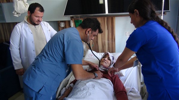 Şanlıurfa’da bir hastaya kalp çalışırken 5 santimlik kesi ile bypass ameliyatı yapıldı