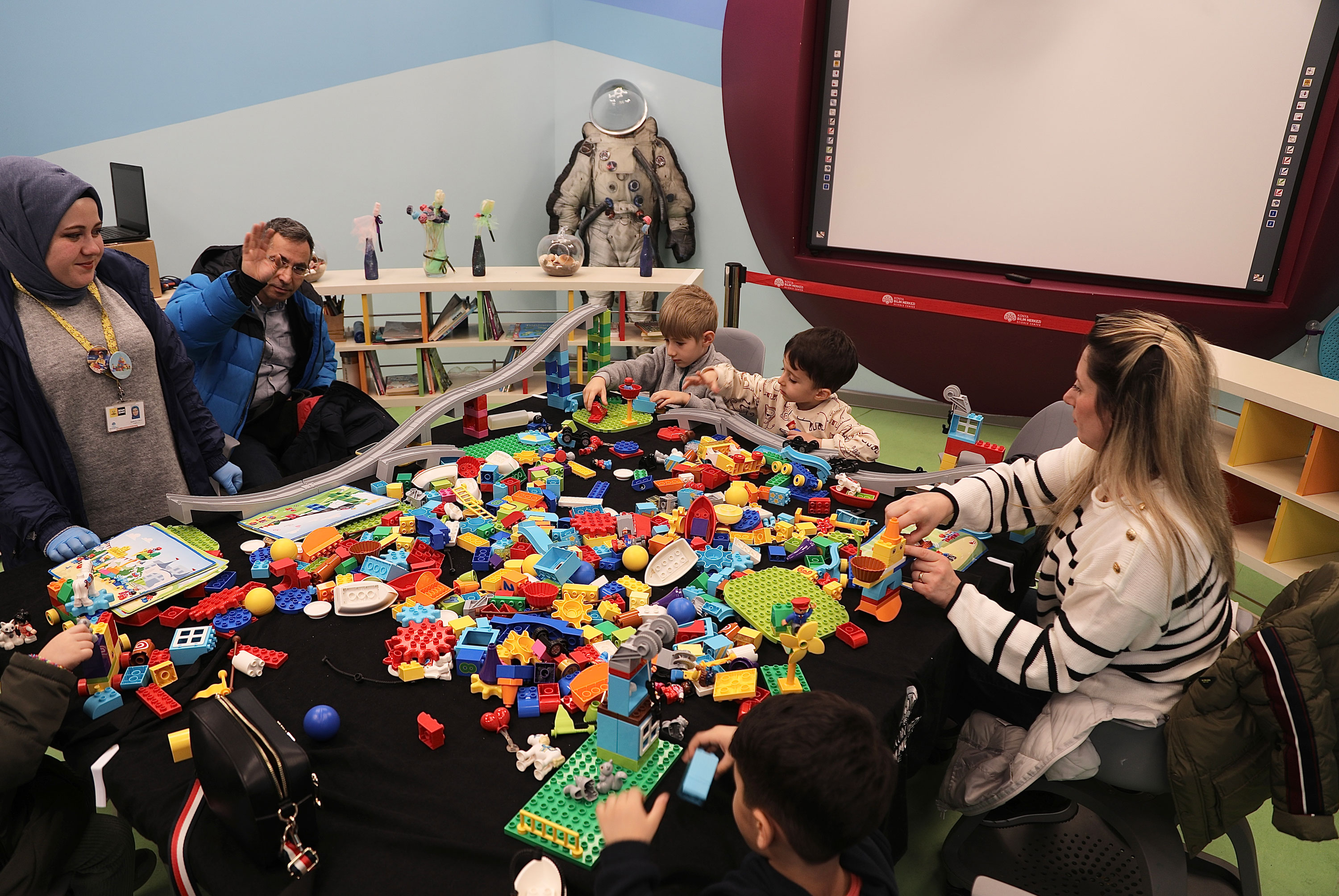 Konyalı çocuklar yarıyıl tatilini “LEGO Bilim Haftası” etkinliklerinde geçiriyor