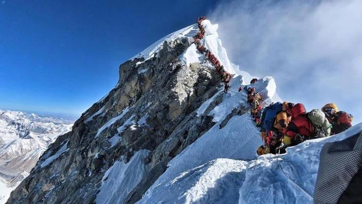 Everest dağını kokutmayı ‘başardılar!’