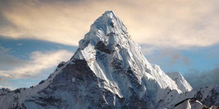 Everest dağını kokutmayı ‘başardılar!’