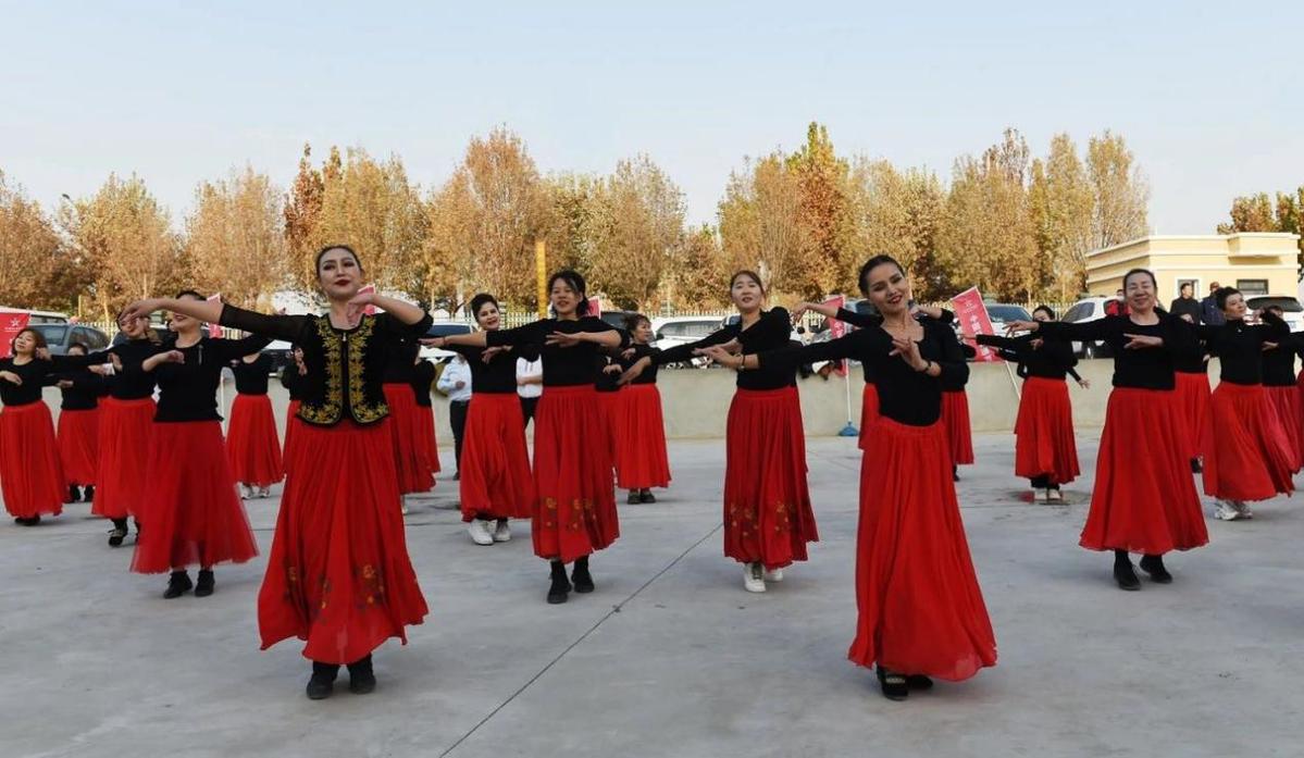 Xinjiang’ın kırsal kesimlerinde Bahar Bayramı gösterileri yapıldı