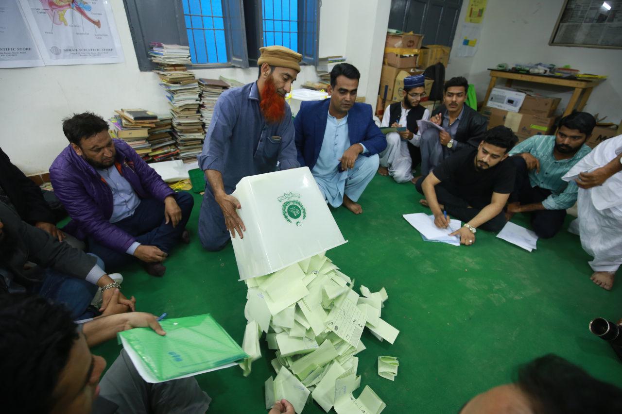 Son Dakika! Pakistan’da oy verme işlemi sona erdi