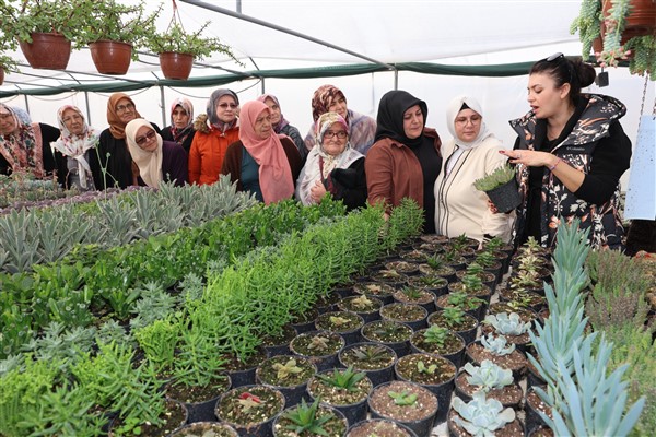 Eskişehir’de kadın çiftçilere süs bitkisi eğitimi verildi