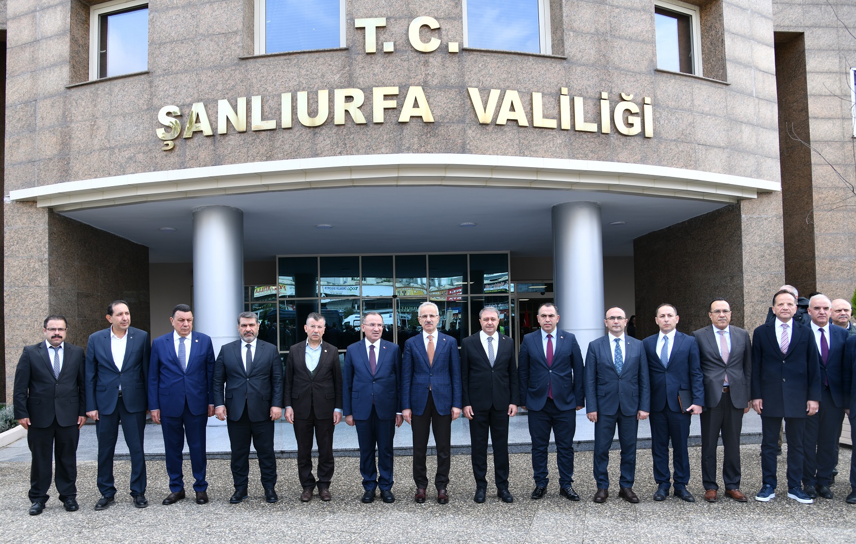 Bakan Uraloğlu, Şanlıurfa Valisi Şıldak’ı ziyaret etti