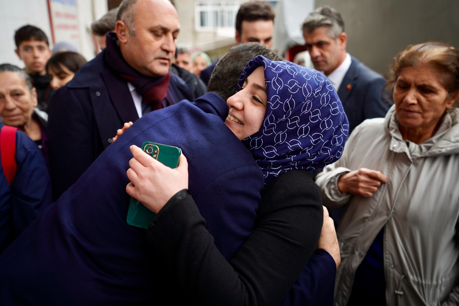 İmamoğlu’ndan Esenler’deki semt pazarına ziyaret