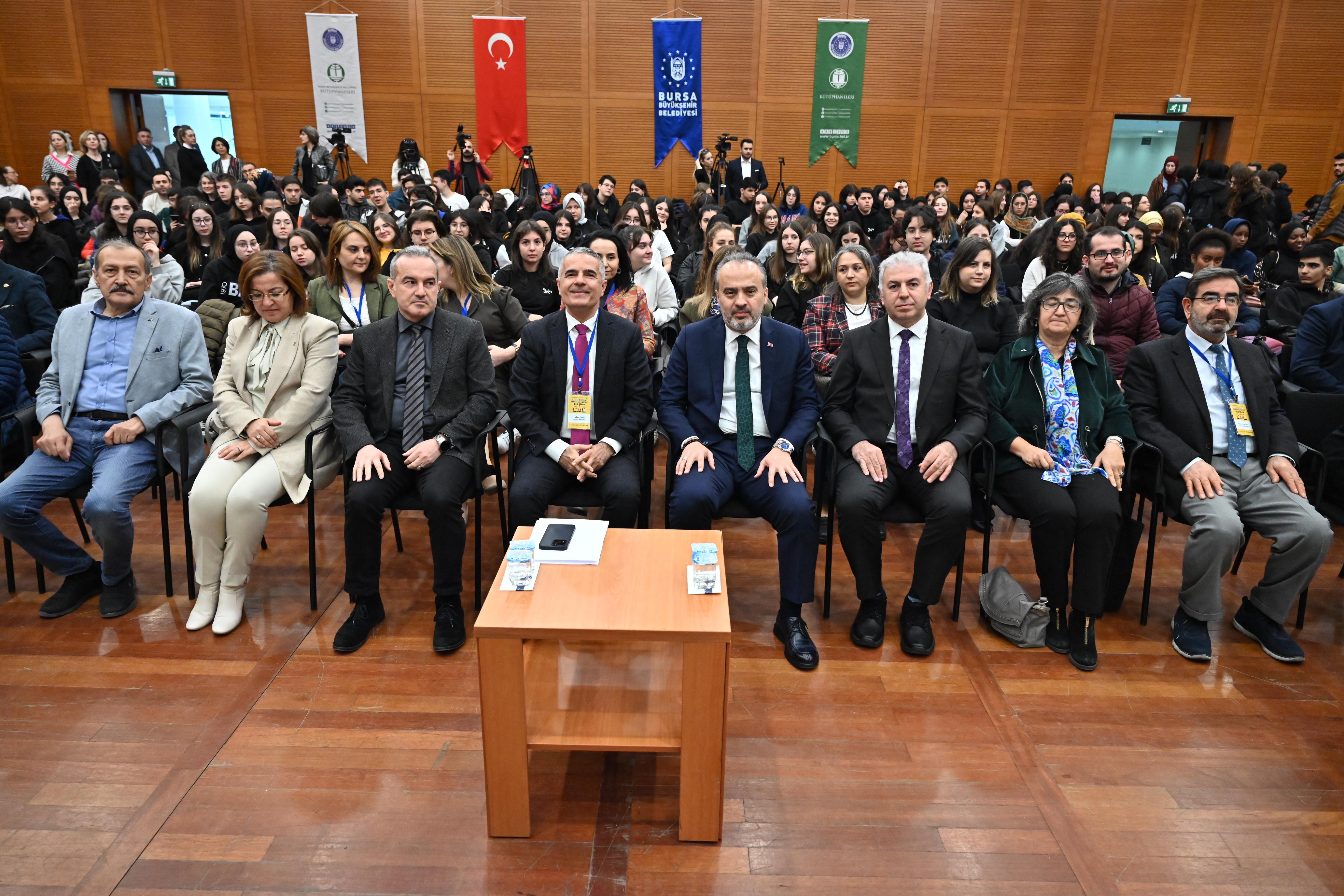 Bursa’da “Türkiye Yüzyılında Türkçenin Yüzyılı Bilgi Şöleni” başladı