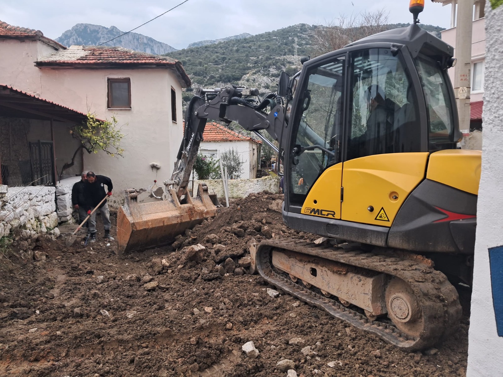 İzmir Karaburun Cumhuriyet Caddesi’nde atık su hattı tamamlandı