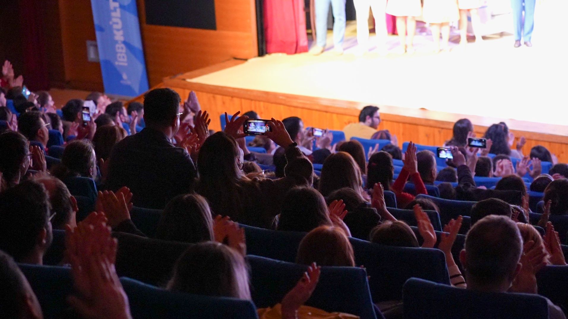 İBB Şehir Tiyatroları’nın oyunlarından ”Oscar” seyircisiyle buluştu
