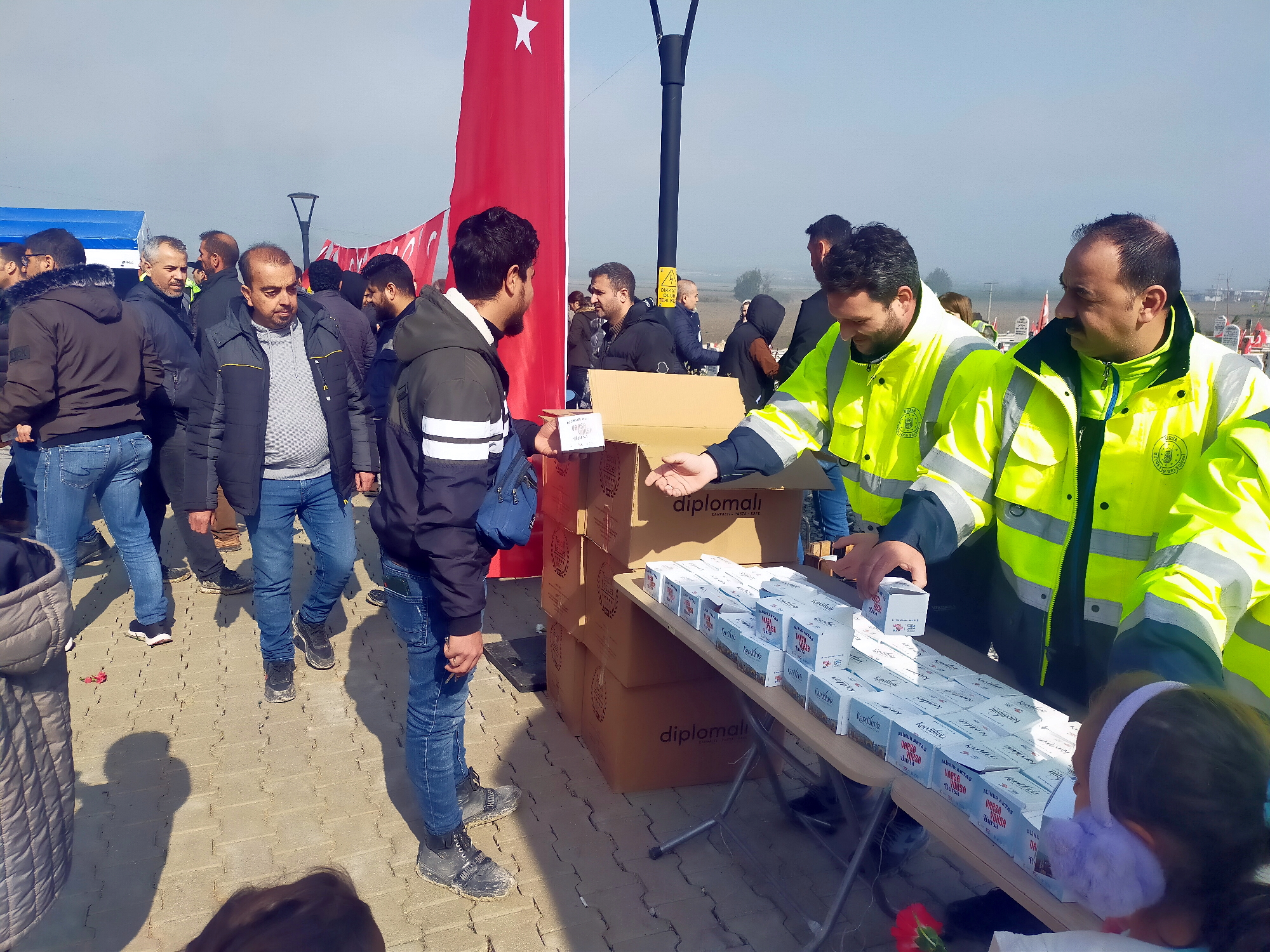 Bursa Büyükşehir’den depremzedelere destek