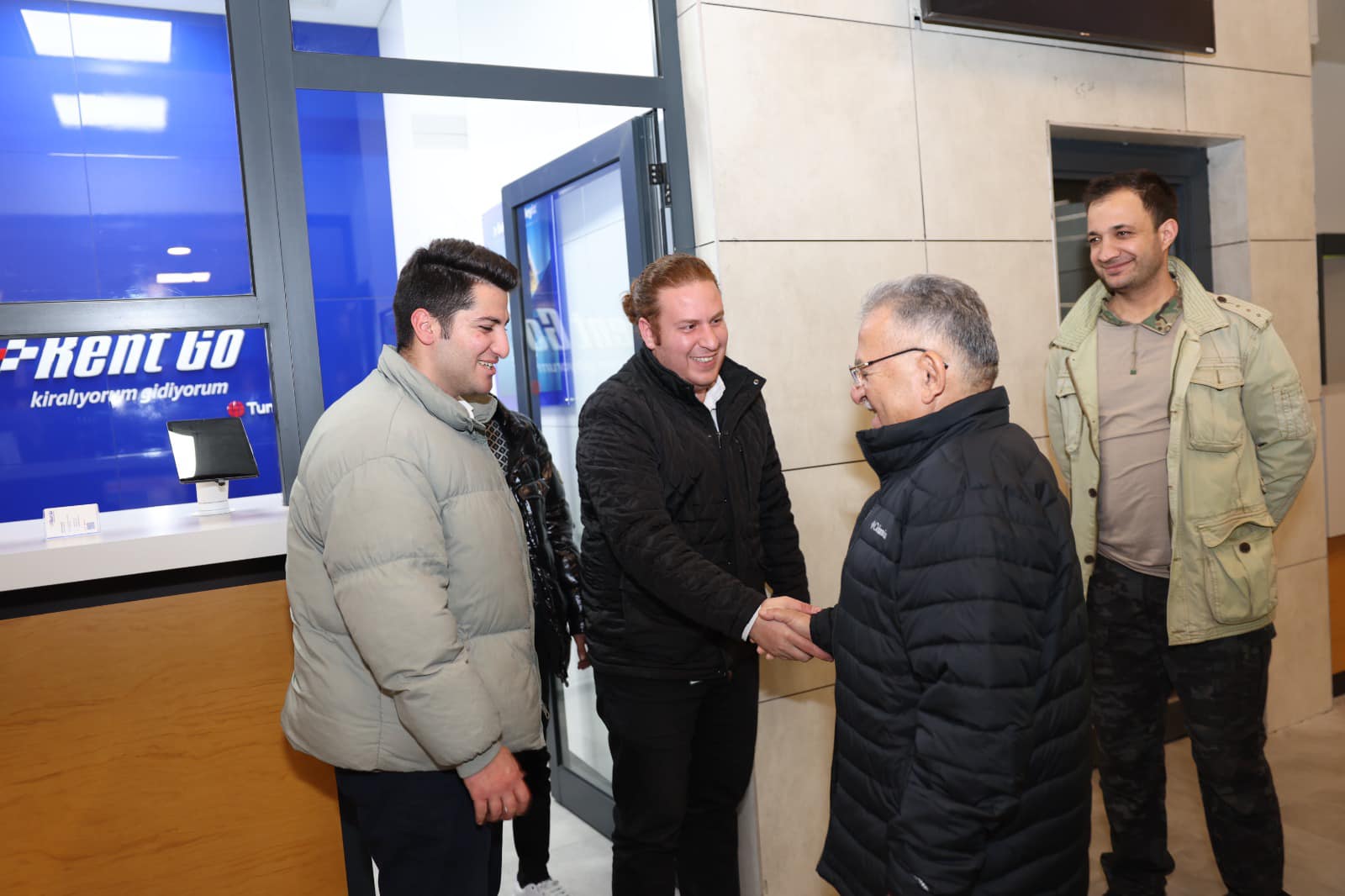 Başkan Büyükkılıç, Kayseri Havalimanı’nın yeni terminal binasında ilk yolcuları karşıladı