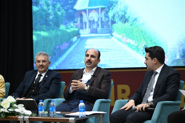 Başkan Altay, Akşehir’de esnafla ve gençlerle buluştu