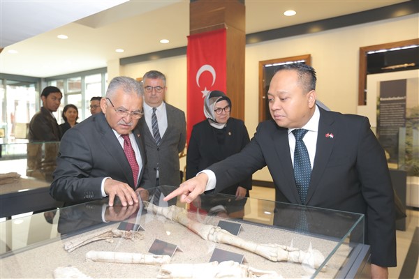 Endonezya Büyükelçisi Purnama, Başkan Büyükkılıç’ı ziyaret etti