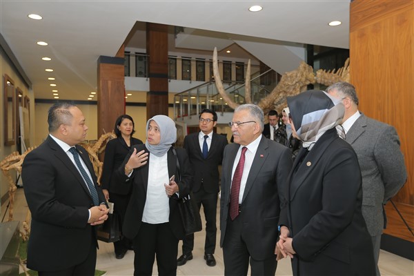 Endonezya Büyükelçisi Purnama, Başkan Büyükkılıç’ı ziyaret etti