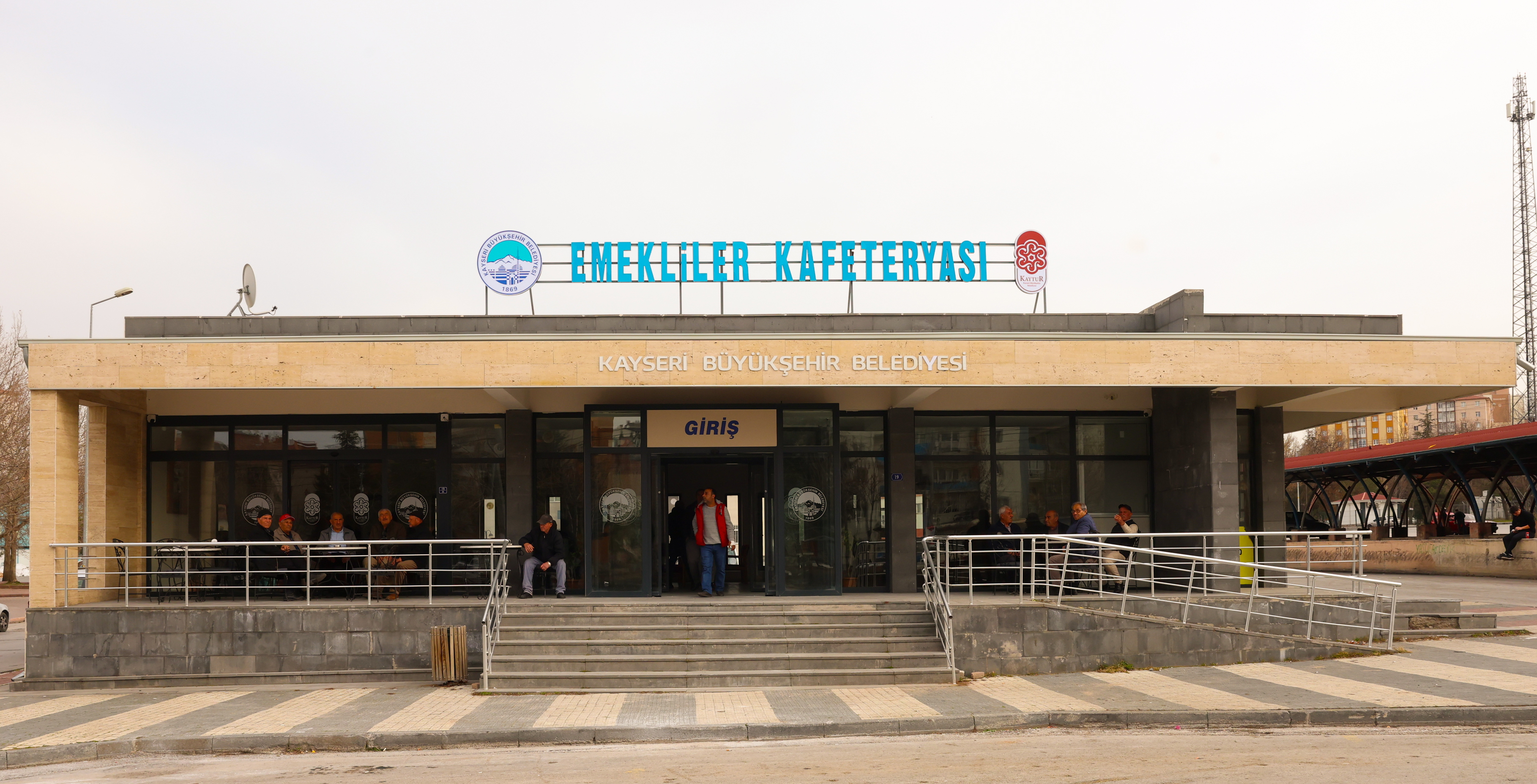 Kayseri Büyükşehir Belediyesi’nin ikinci ”Emekliler Kafeteryası” hizmete açıldı