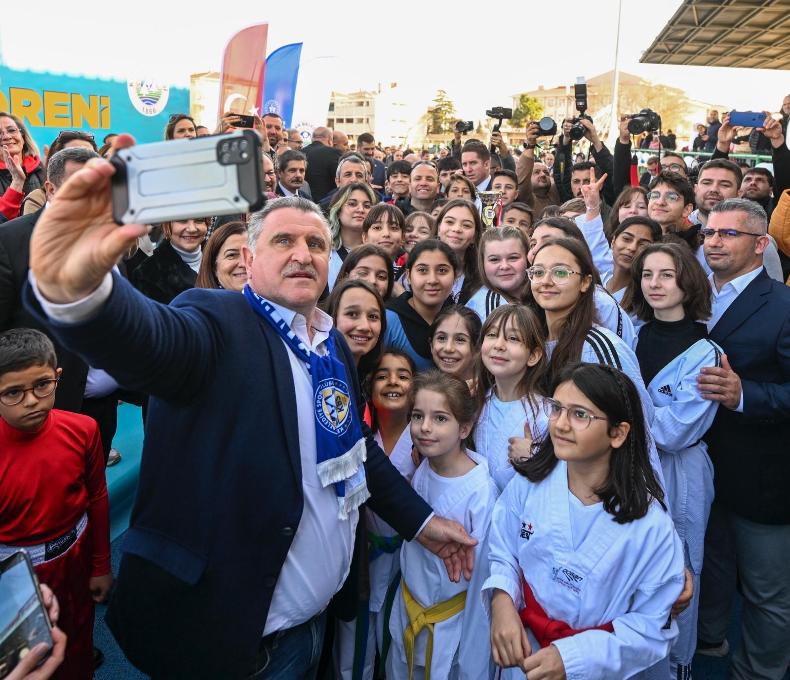 Bakan Bak: “Kadın sporcularımız 2023 yılında 4 bin 69 madalya kazandı”