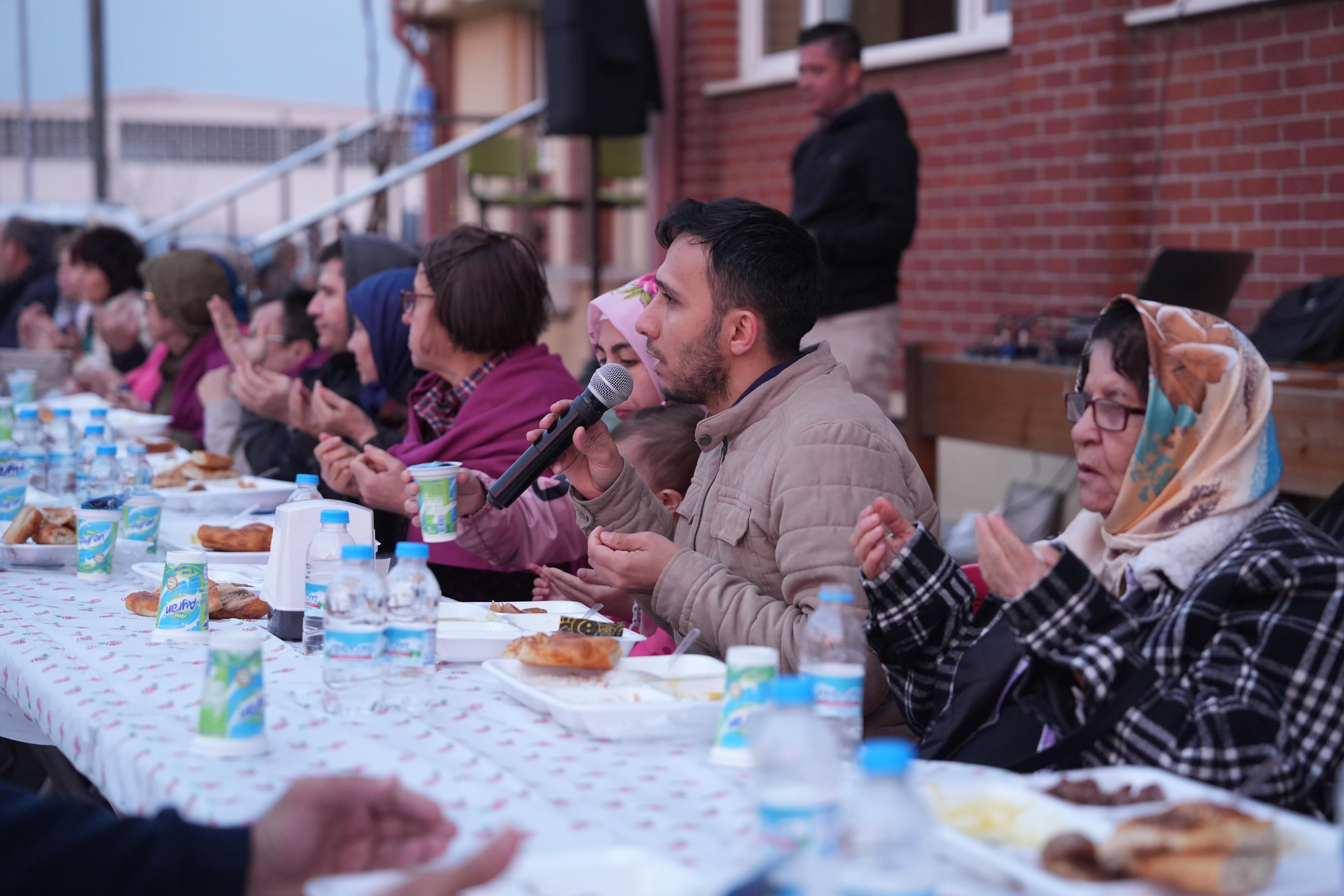 Eskişehirli özel bireyler iftar davetinde buluştu