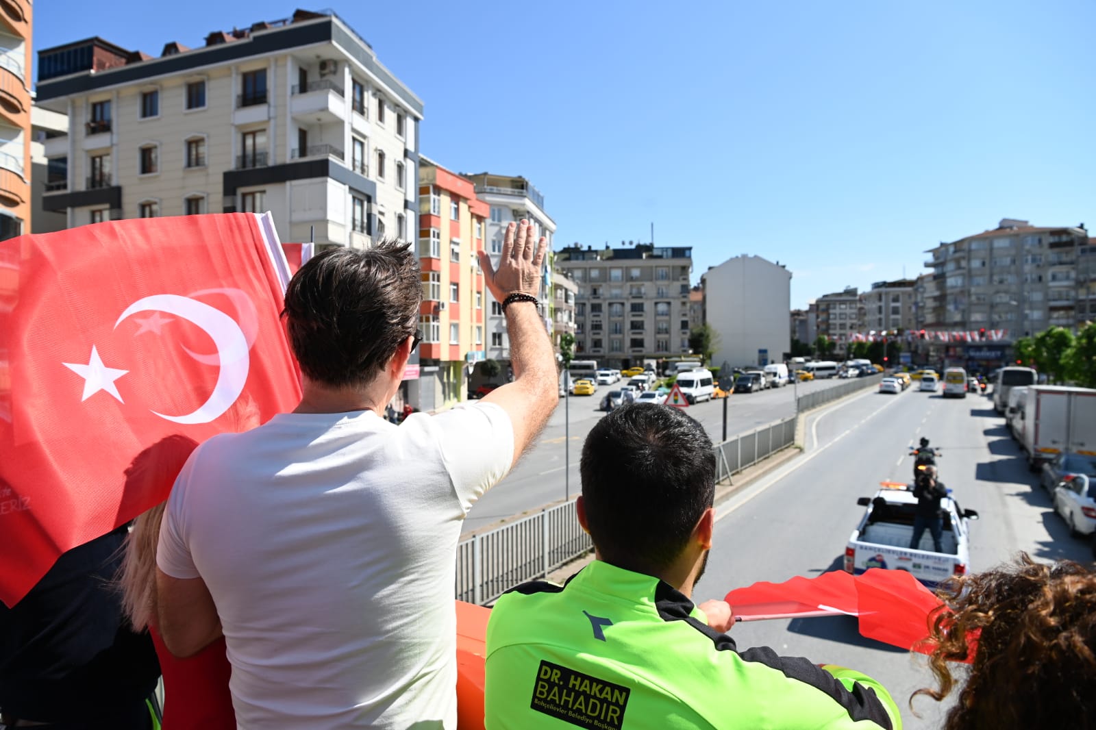 Bahçelievler Belediye Başkanı Bahadır, Türk Bayraklarıyla teşekkür turu attı