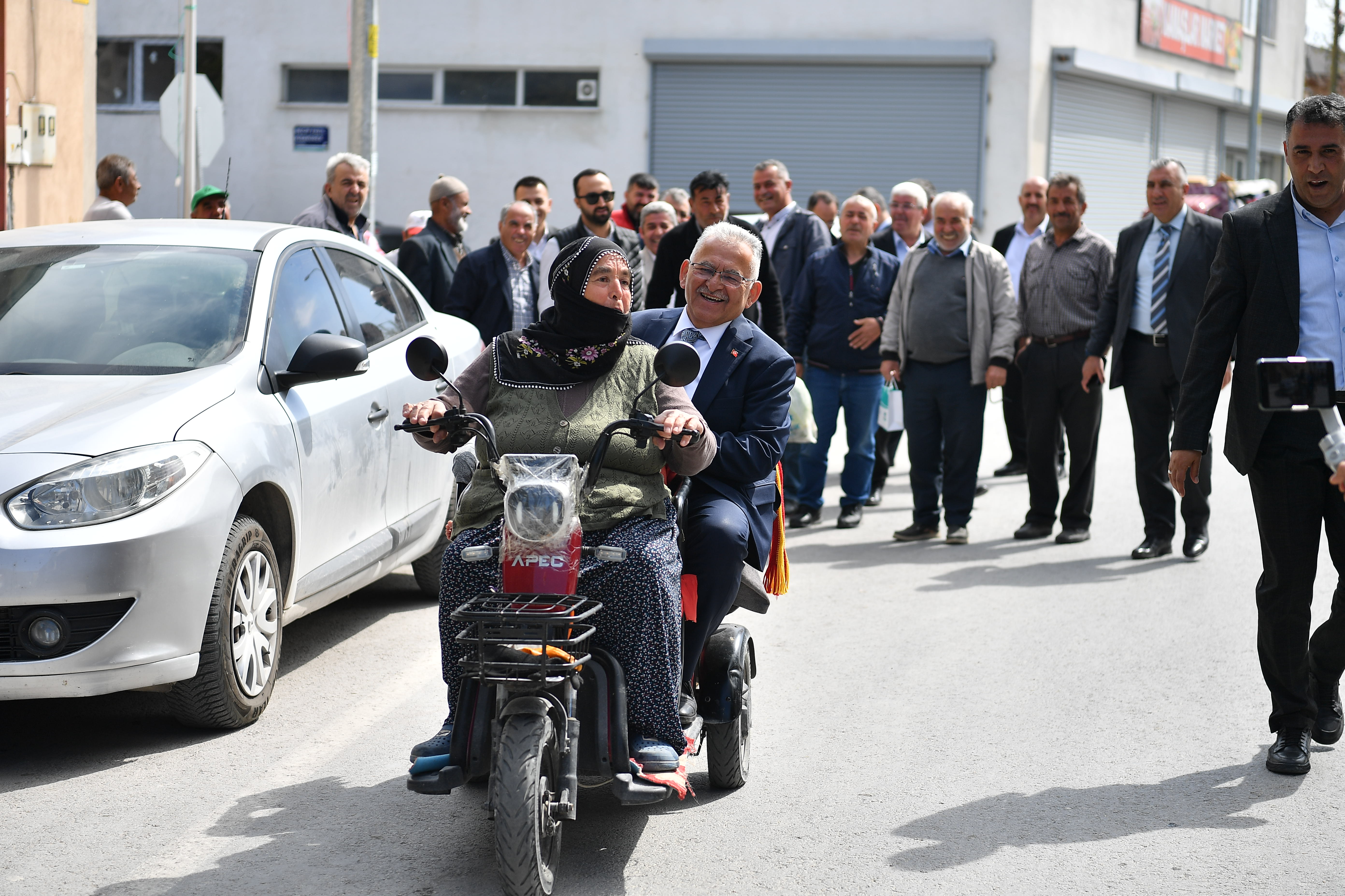 Başkan Büyükkılıç, Yemliha Mahallesi’nde vatandaşlarla buluştu