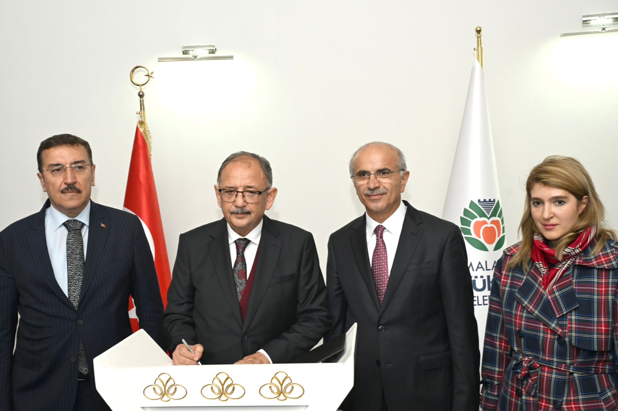 Bakan Özhaseki, Başkan Er’i ziyaret etti
