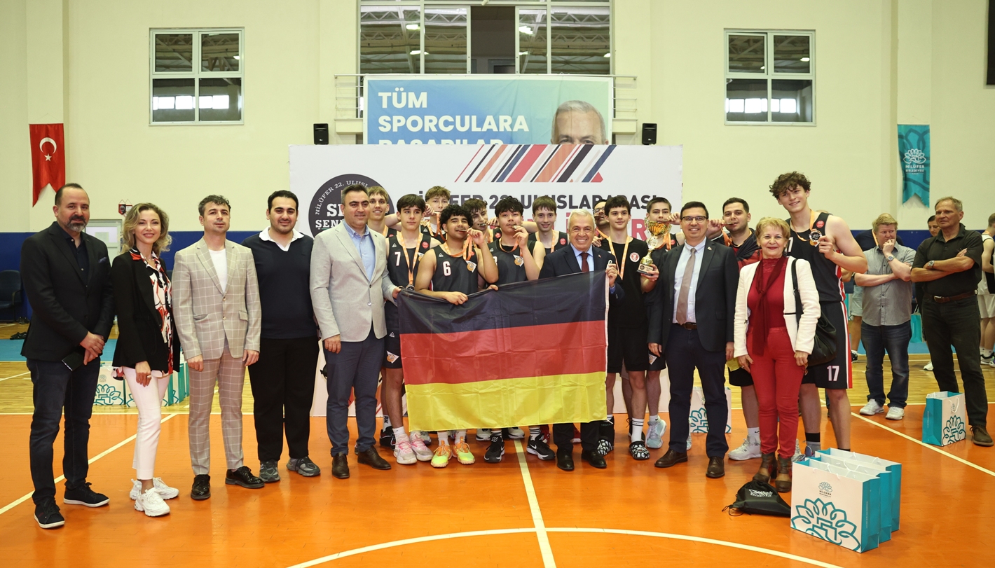 Kardeş Kentler Basketbol Turnuvası kupa töreni ile tamamlandı