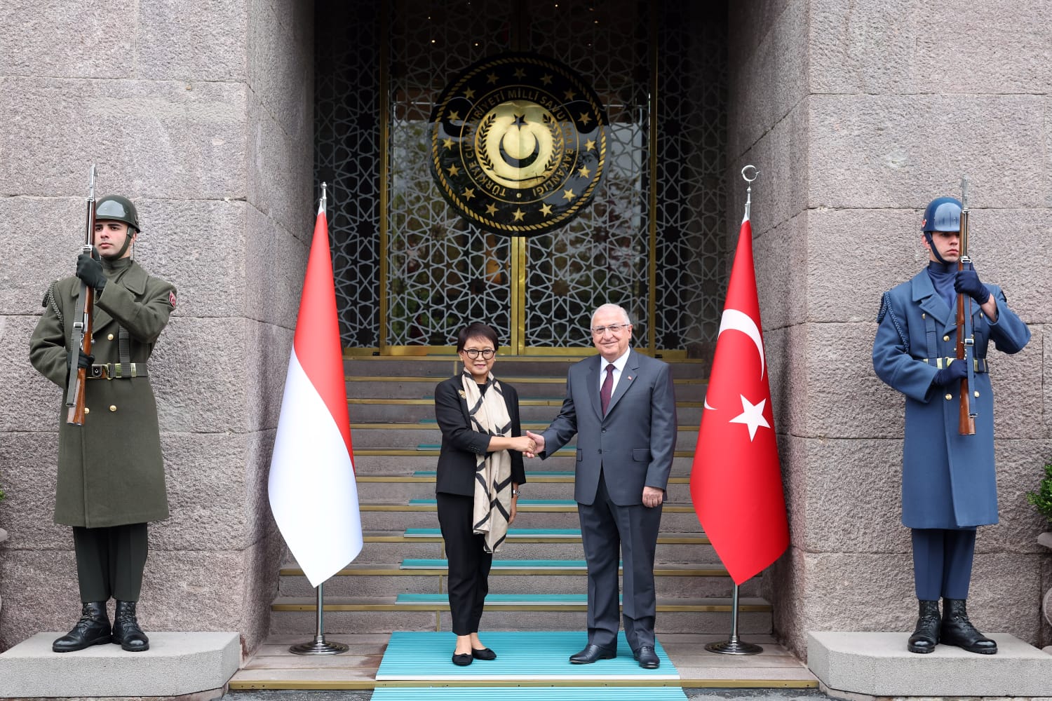 Bakan Güler, Endonezya Dışişleri Bakanı Marsudi ile bir araya geldi