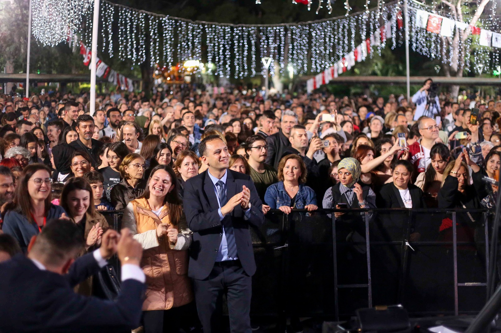 Bornova’da 1 Mayıs Emek ve Dayanışma Günü “Yeni Türkü” konseriyle kutlandı