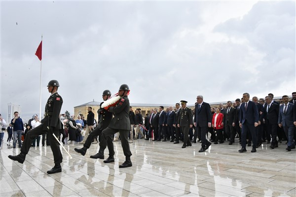 İYİ Parti Genel Başkanı Dervişoğlu’ndan Anıtkabir’e ziyaret