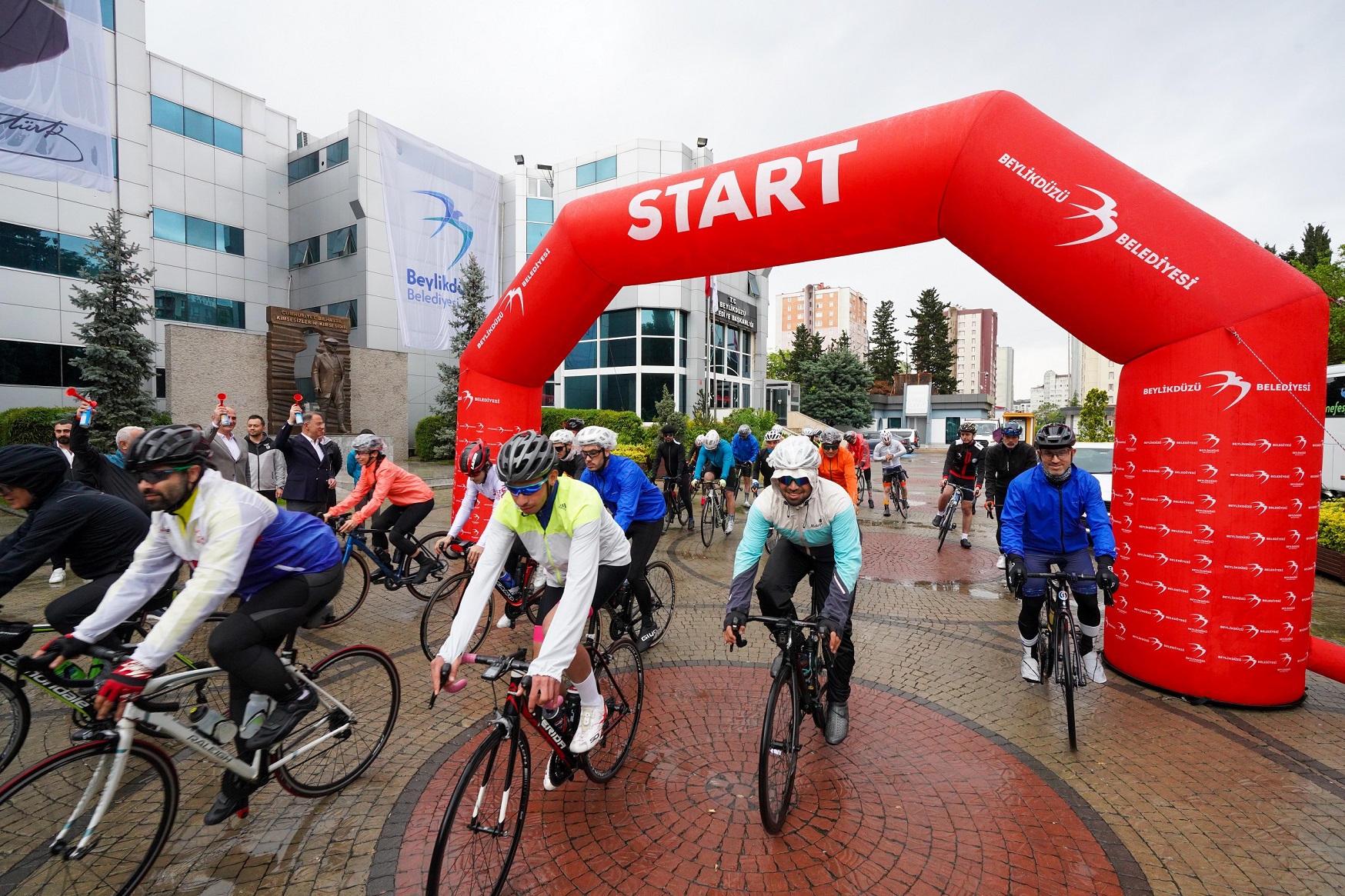 Lisanslı sporcular Çanakkale şehitleri için pedal çeviriyor