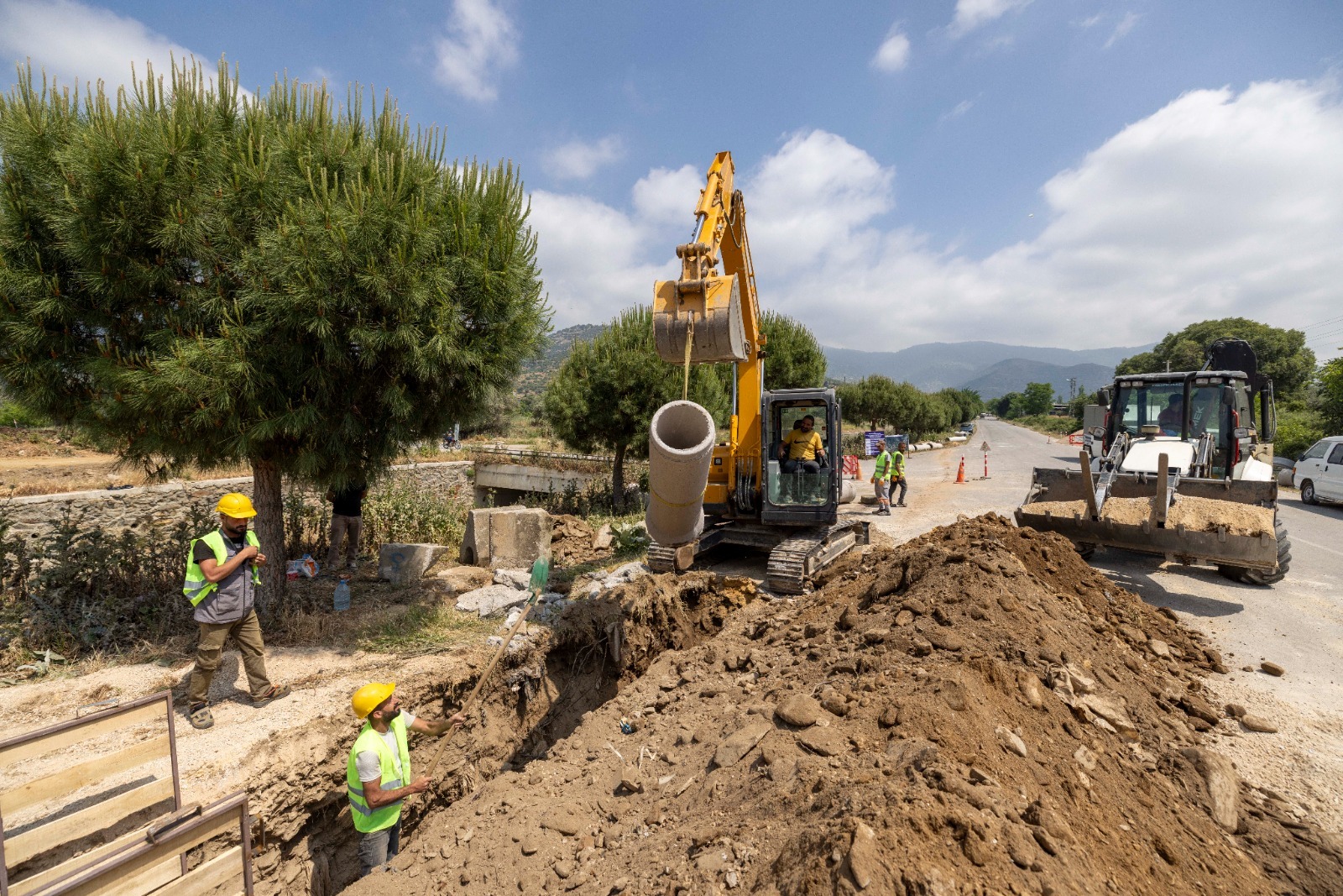 İzmir’de 7 kilometrelik atık su hattı imalatı yapılıyor