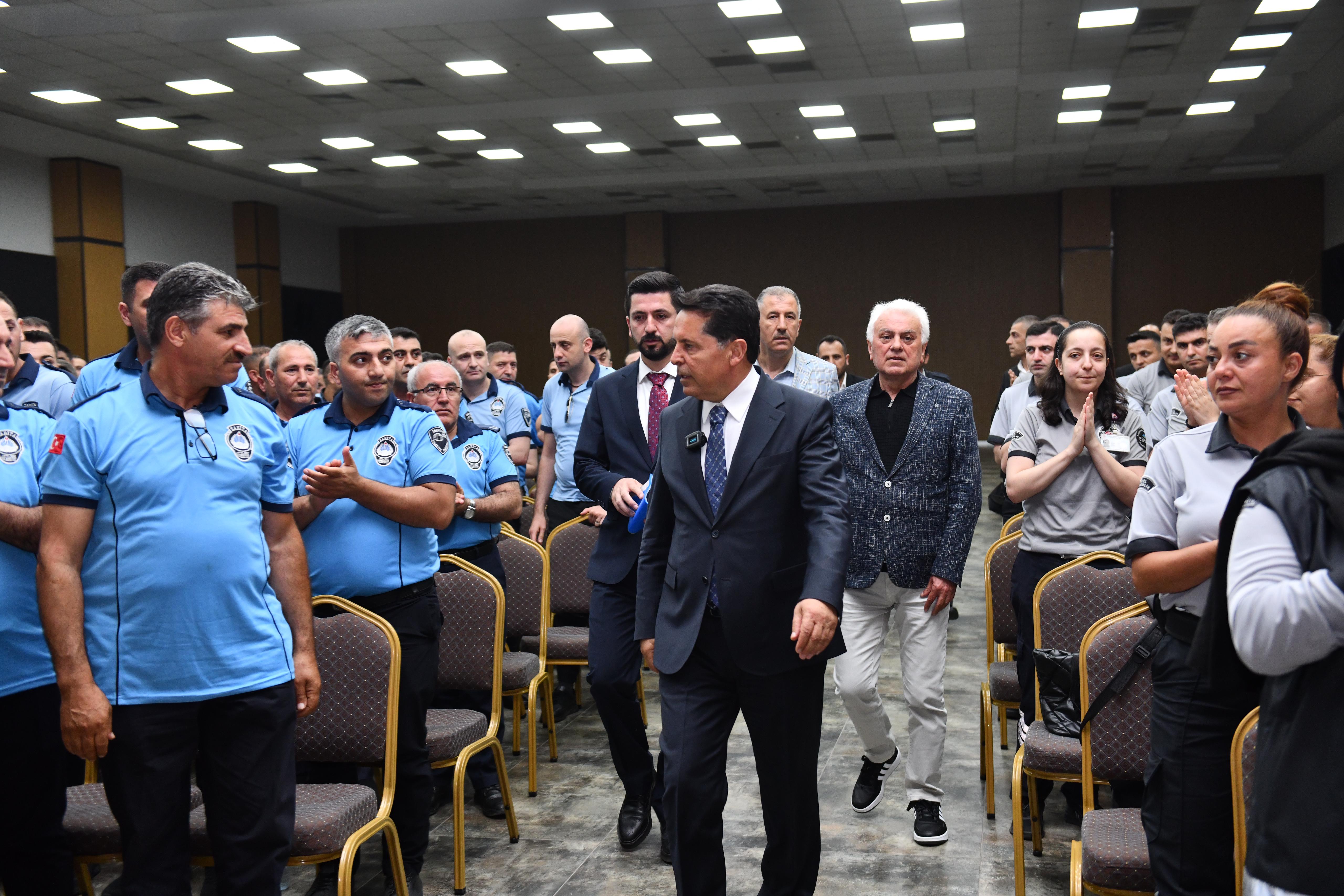 Başkan Özer, zabıta ekipleri ve güvenlik görevlileriyle bir araya geldi