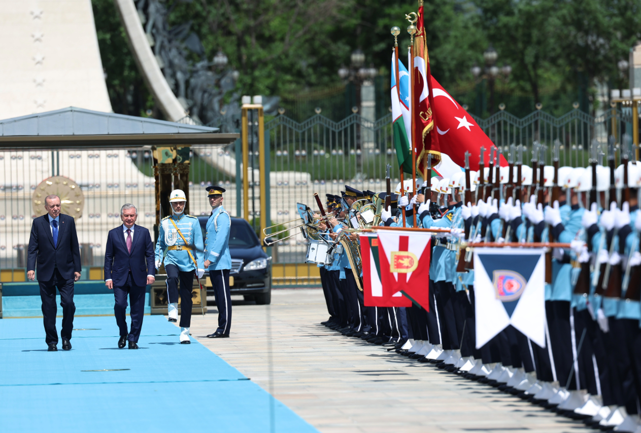 Cumhurbaşkanı Erdoğan, Özbekistanlı mevkidaşı Mirziyoyev ile görüştü