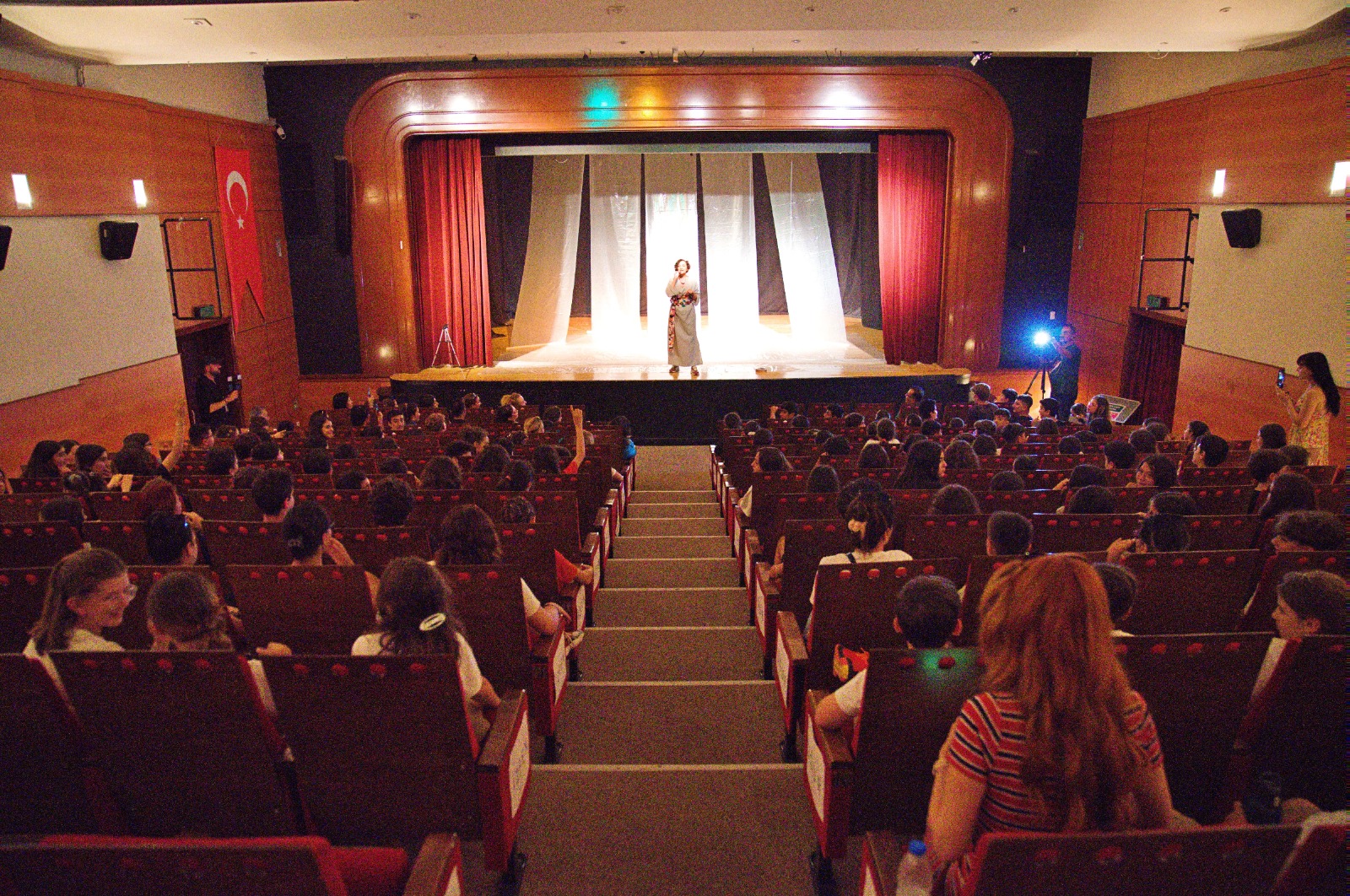 İzmir’de geri dönüşümün önemi tiyatro ile anlatıldı