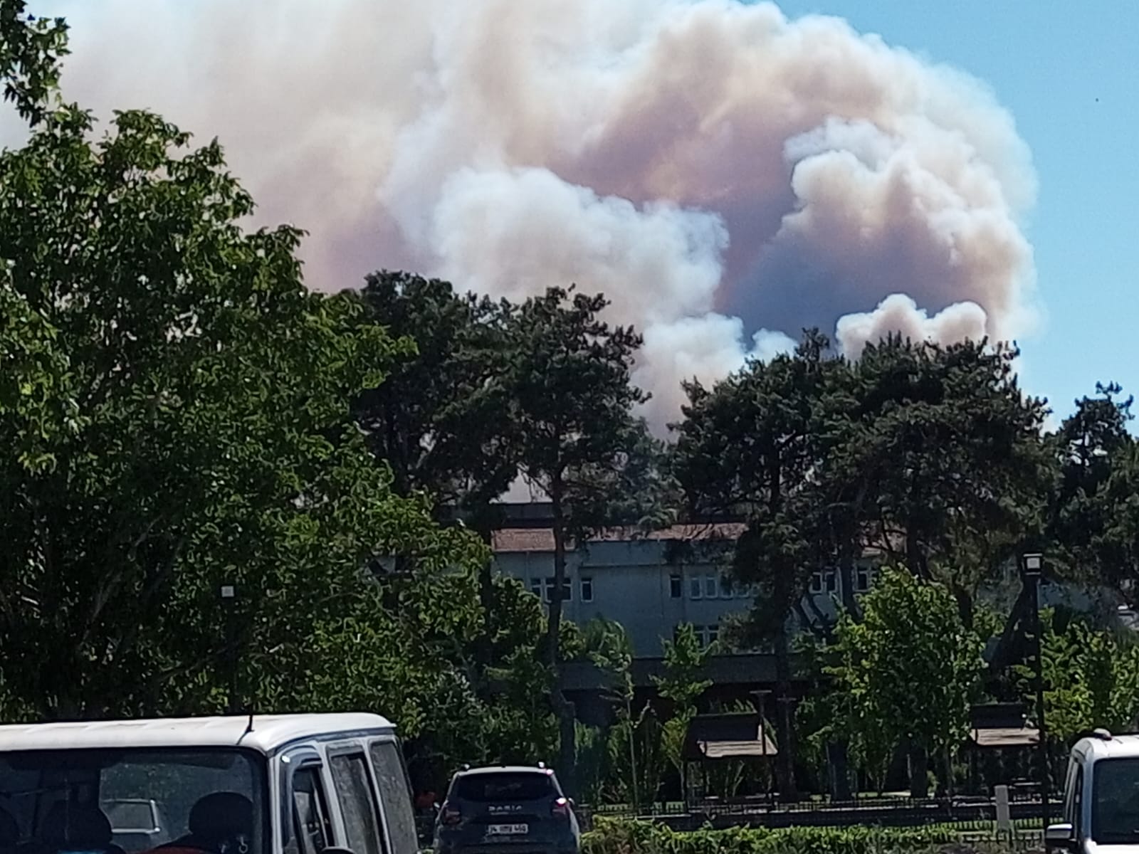 Çanakkale, İzmir ve Bursa’daki yangınların ilerlemesi durduruldu