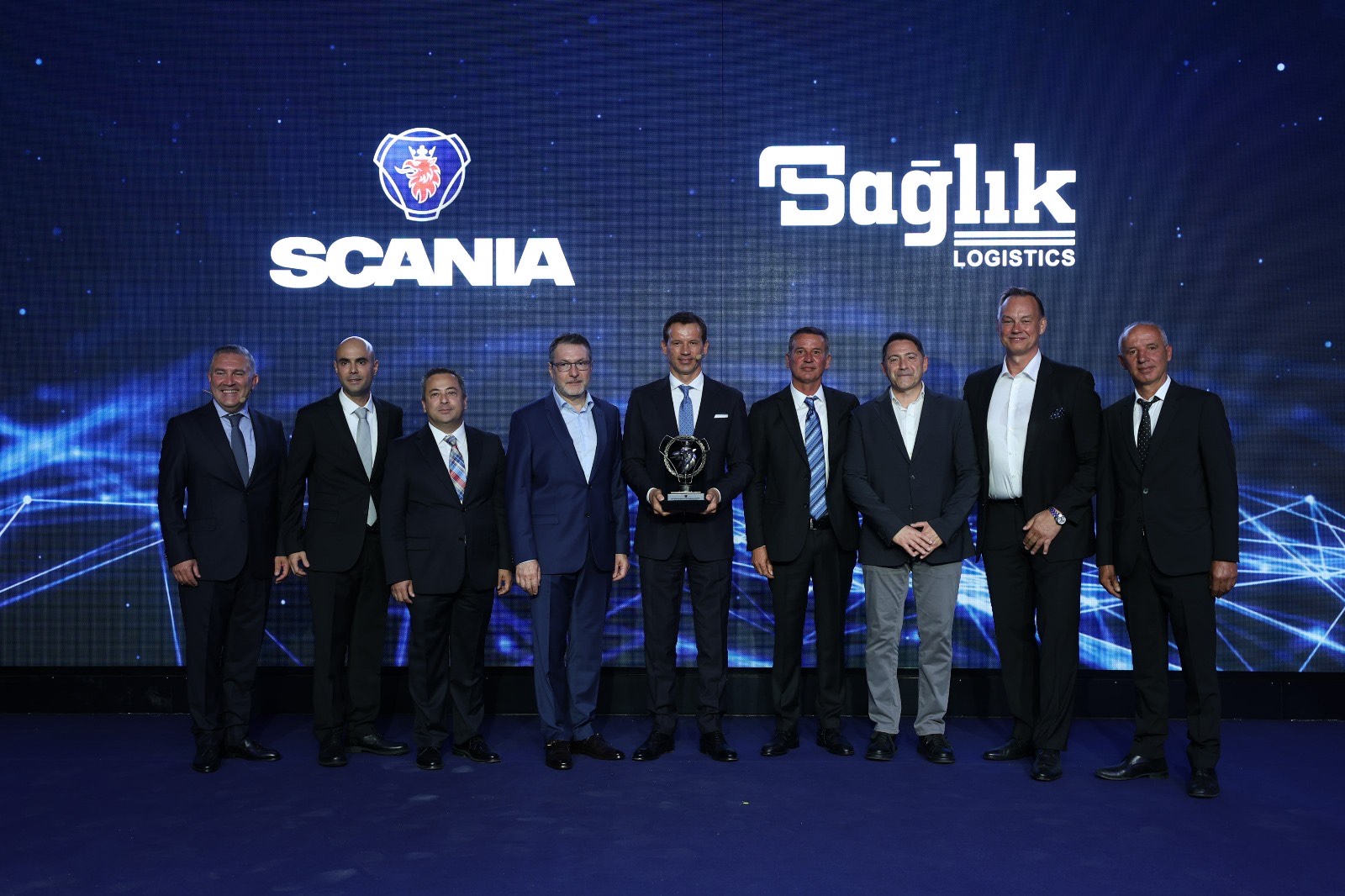 Scania, 500 adet Super ile tarihinin en büyük teslimatını Sağlık Lojistik’e yaptı