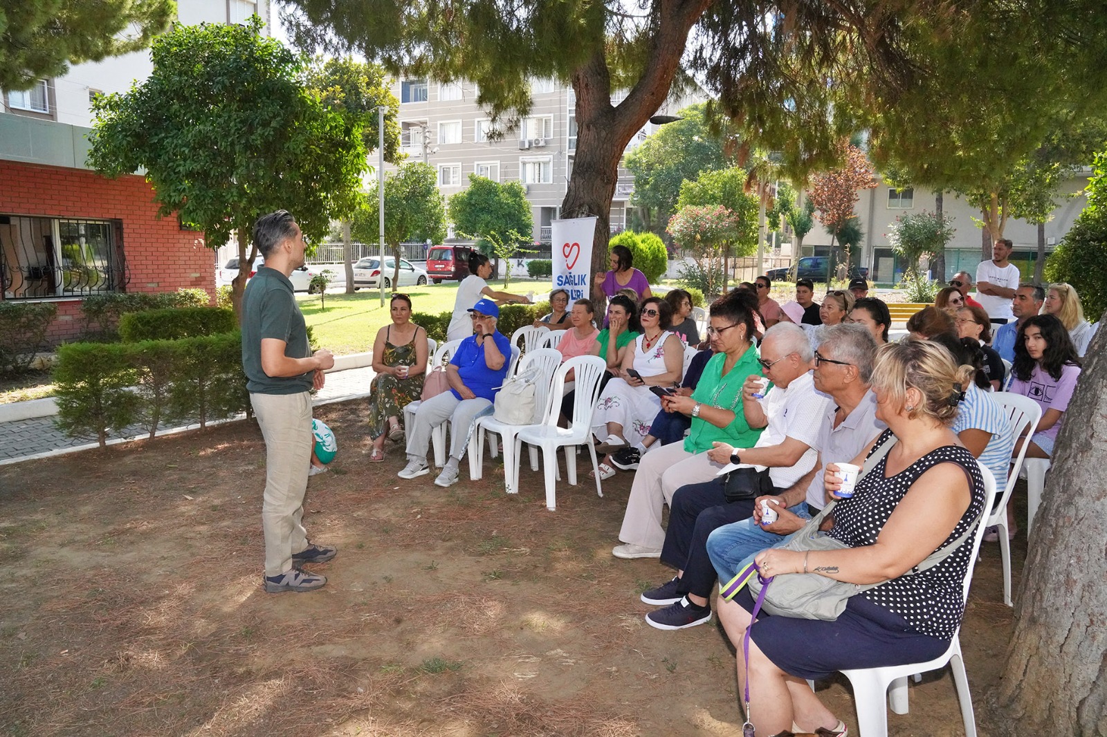 İzmir’de vatandaşlara beslenme, ilk yardım ve ev kazalarından korunma eğitimi verildi