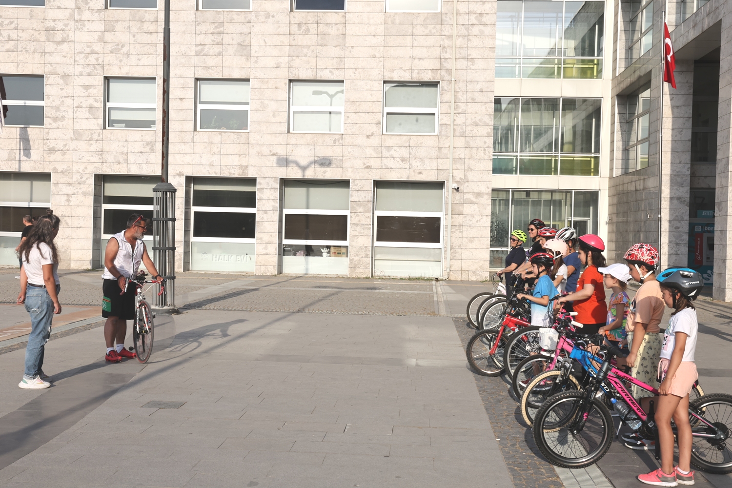 Nilüfer Bisiklet Akademisi ile vatandaşlara sürüş teknikleri öğretiliyor